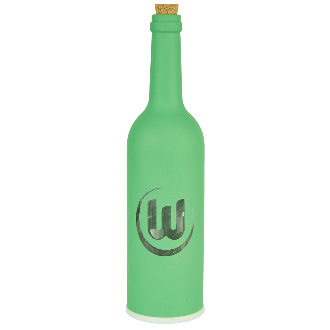 Das Bild zeigt eine grüne Dekorations-Flasche mit VfL Wolfsburg-Logo.