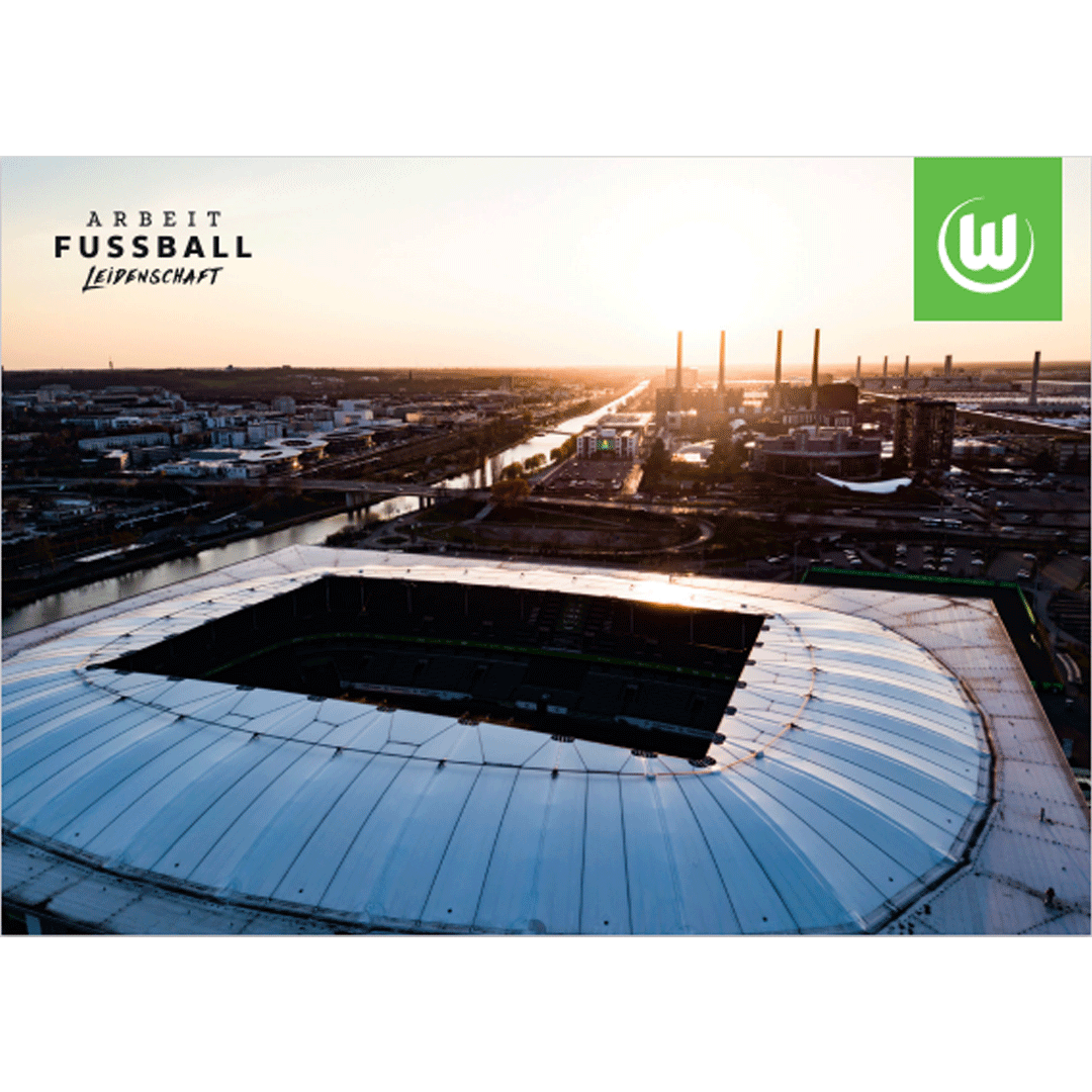 Das Foto zeigt eine Postkarte vom VfL Wolfsburg mit dem Schriftzug "Arbeit Fußball Leidenschaft".
