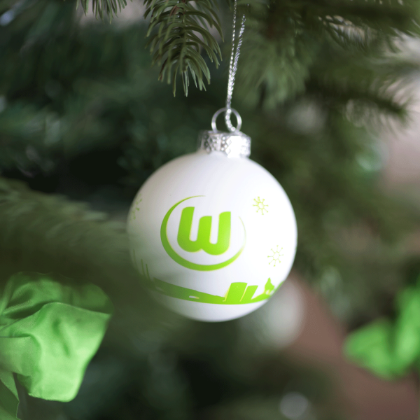 Das Bild zeigt ein 4er-Set aus Weihnachtskugeln vom VfL Wolfsburg.